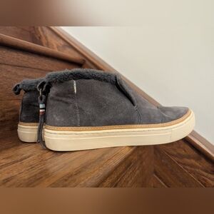 TOMS Women's Paxton Sneaker Boot Size 8.5 Fur Lined Shoe Gray Suede Cozy